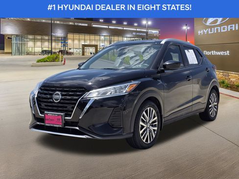 Used 2021 Nissan Kicks SV FWD image 2