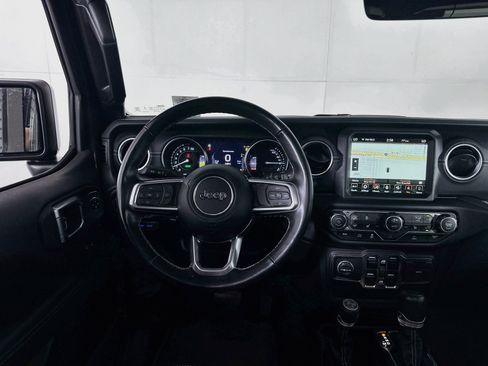 Used 2023 Jeep Wrangler Unlimited Sahara w/ Cold Weather Group AWD/4WD image 17