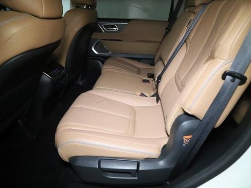 Used 2025 INFINITI QX80 Sensory AWD/4WD image 16