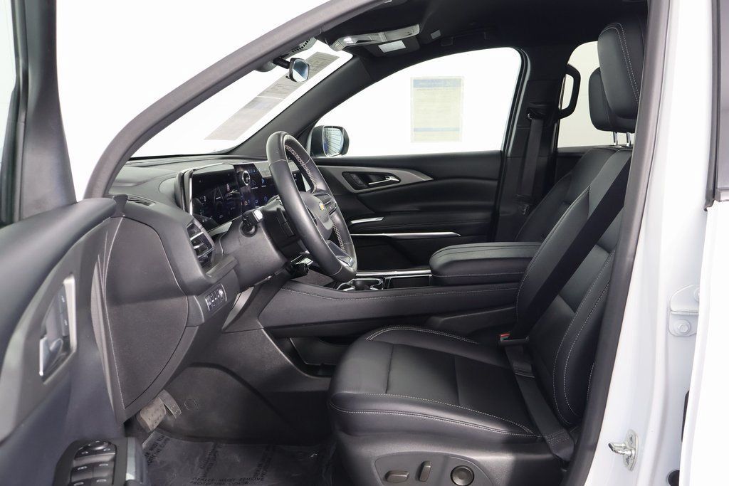 Used 2025 Chevrolet Traverse LT AWD/4WD image 10