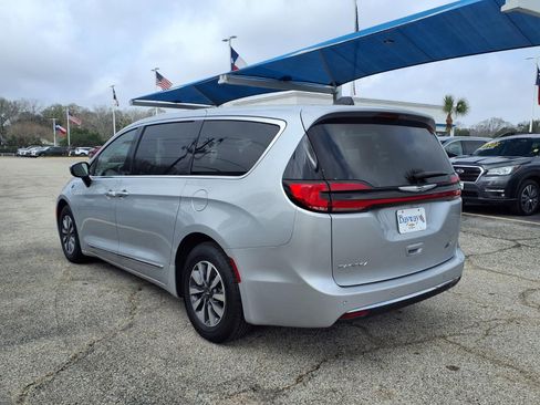 Used 2023 Chrysler Pacifica Limited FWD image 23
