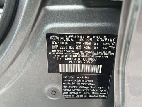 Used 2017 Hyundai Elantra Sport w/ Sport Premium Package 06 FWD image 38