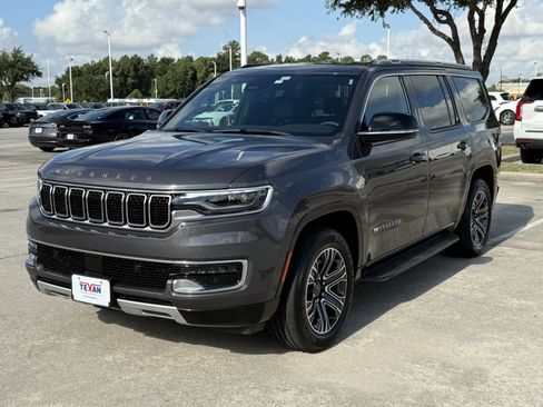 Used 2025 Jeep Wagoneer Series II AWD/4WD image 9