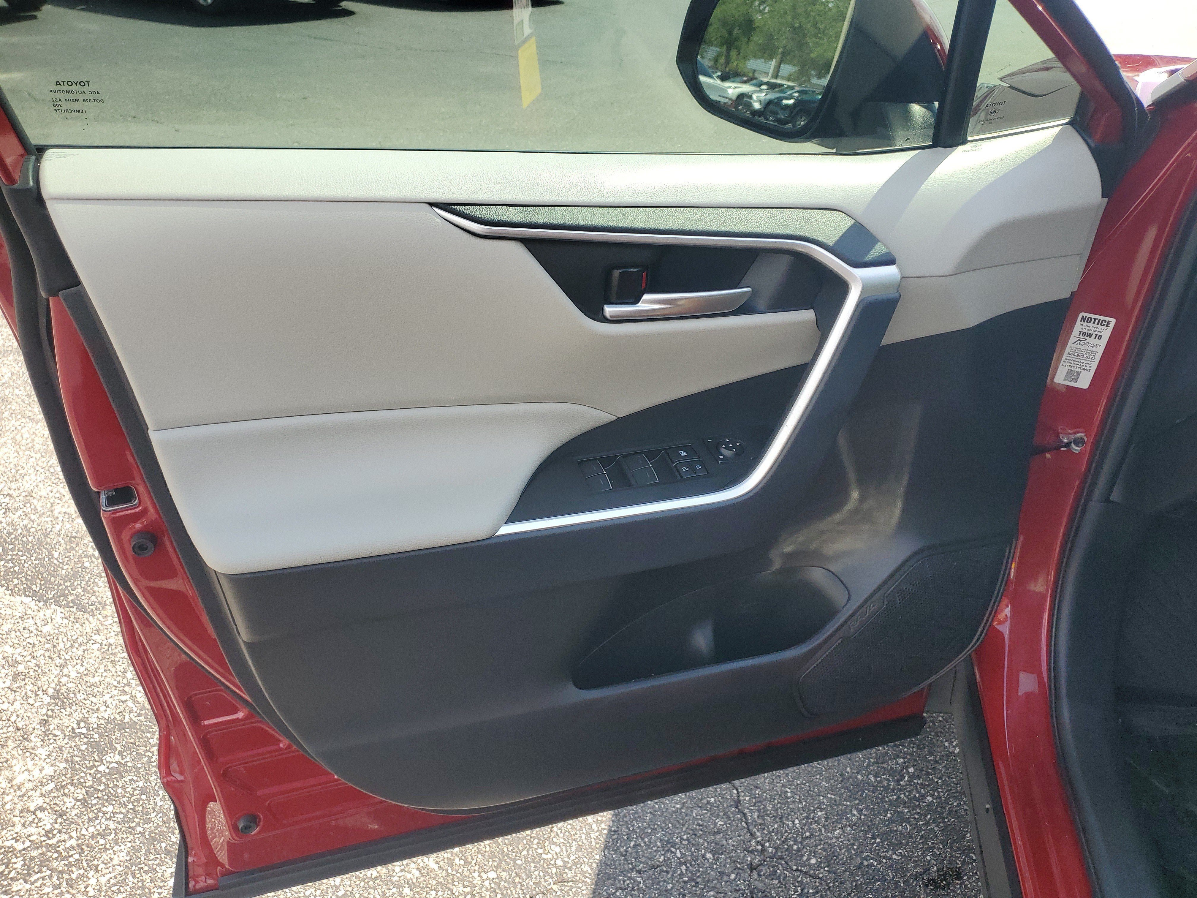 Used 2025 Toyota RAV4 XLE w/ Convenience Package FWD image 23