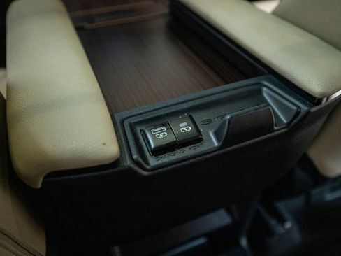 Used 2024 Toyota Sienna XLE image 40