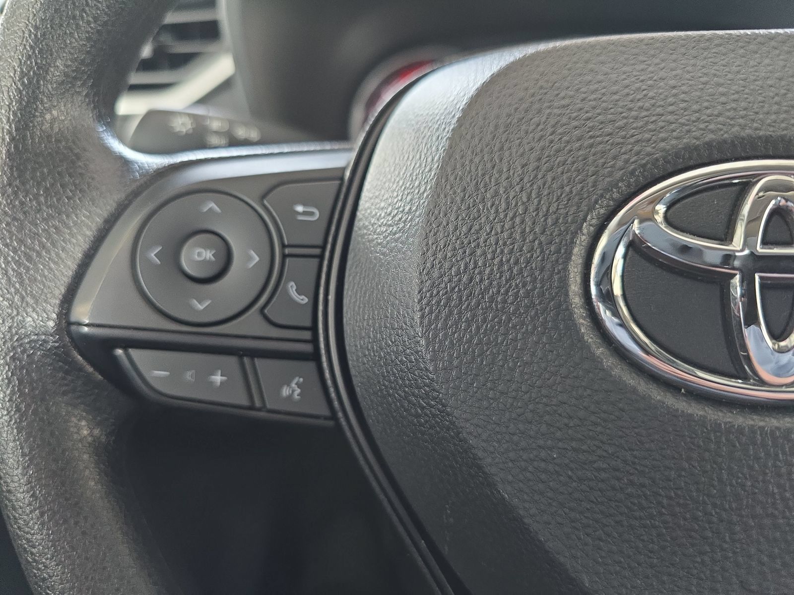 Used 2025 Toyota RAV4 XLE AWD/4WD image 19
