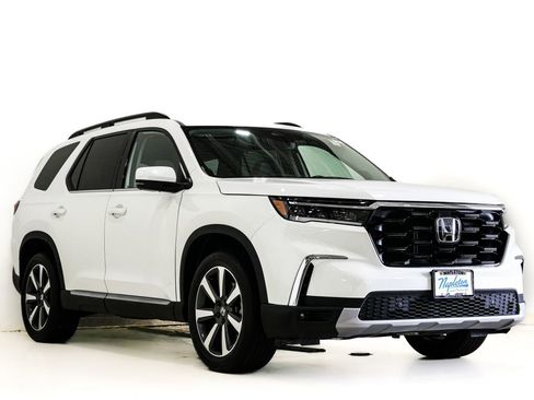 Used 2023 Honda Pilot Touring image 1
