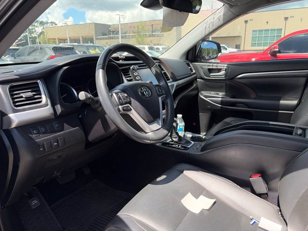 Used 2019 Toyota Highlander Limited AWD/4WD image 6