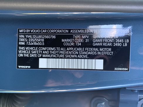 Used 2025 Volvo XC40 B5 Core image 36