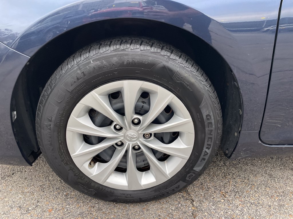 Used 2016 Toyota Camry LE FWD image 9