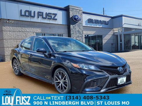 Used 2023 Toyota Camry SE FWD image 1