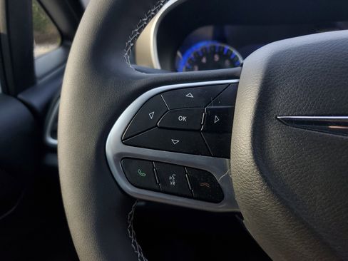 Used 2025 Chrysler Pacifica Select FWD image 20