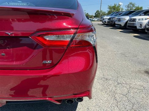 Used 2018 Toyota Camry SE FWD image 23