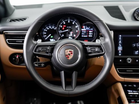 Used 2025 Porsche Macan image 12