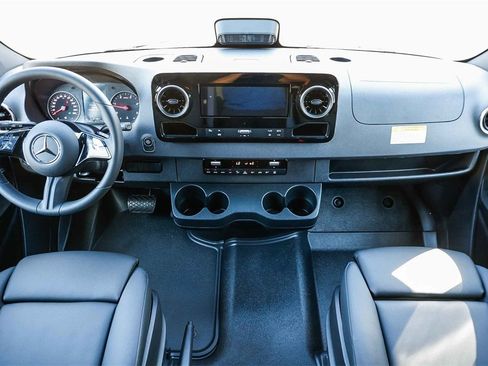 New 2025 Mercedes-Benz Sprinter 2500 image 10