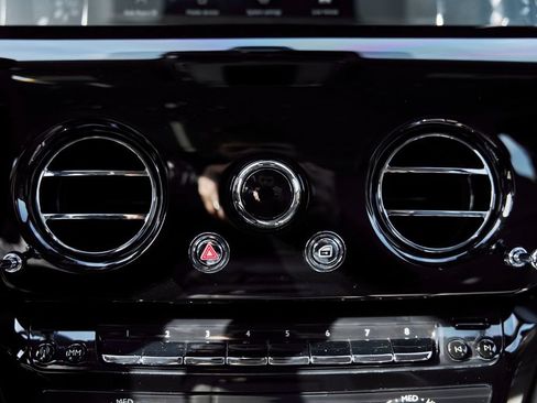 Used 2025 Rolls-Royce Phantom Sedan RWD image 81