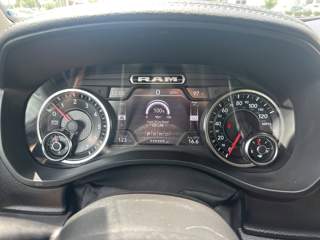 Used 2022 RAM 1500 Laramie AWD/4WD image 15