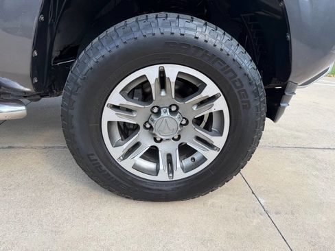 Used 2016 Toyota Tacoma SR5 w/ Towing Package image 16