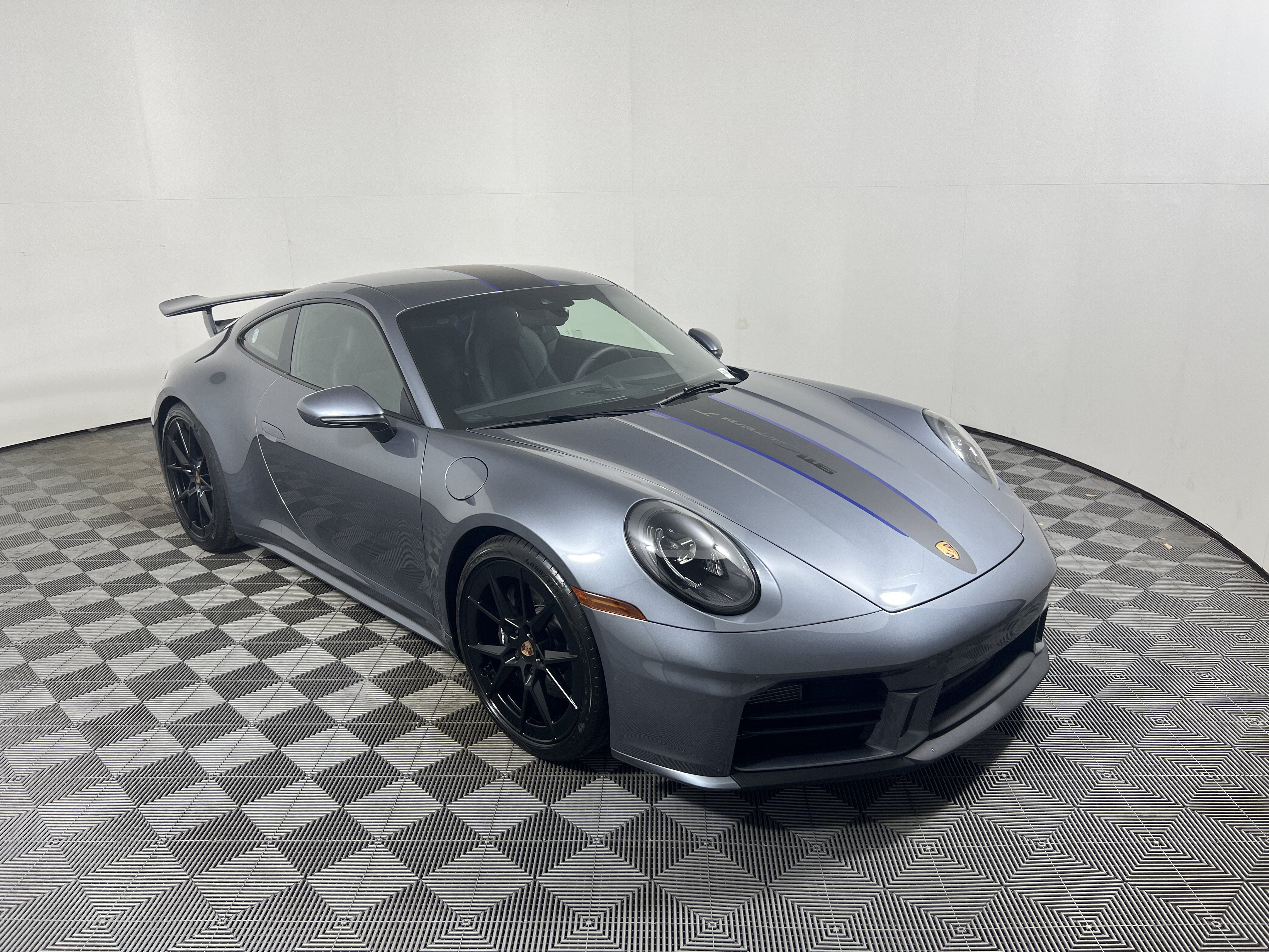 Certified 2025 Porsche 911 Carrera T RWD image 9