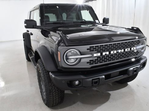 New 2025 Ford Bronco Badlands image 4