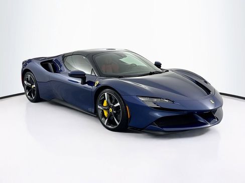 Used 2023 Ferrari SF90 Spider image 38