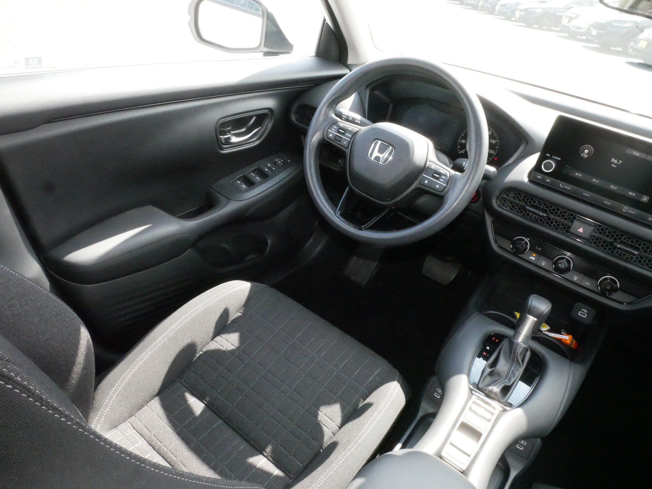 Used 2024 Honda HR-V LX image 9