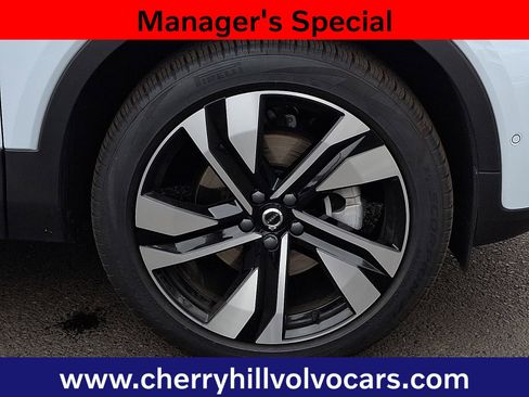 Certified 2025 Volvo XC40 B5 Plus w/ Protection Package Premier image 9