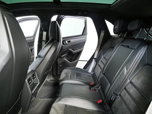 Certified 2023 Porsche Cayenne GTS w/ Premium Package AWD/4WD image 22