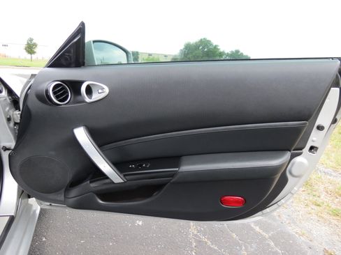 Used 2008 Nissan 350Z Enthusiast w/ Cargo Convenience Pkg RWD image 25