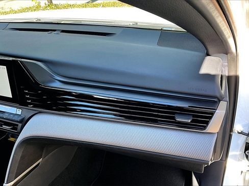 Used 2025 Toyota Camry SE image 23