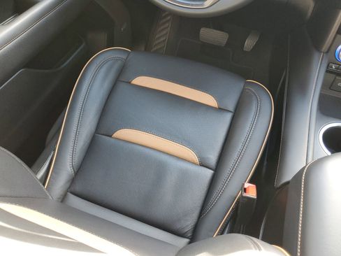 Used 2024 GMC Yukon AT4 w/ Technology Package image 17