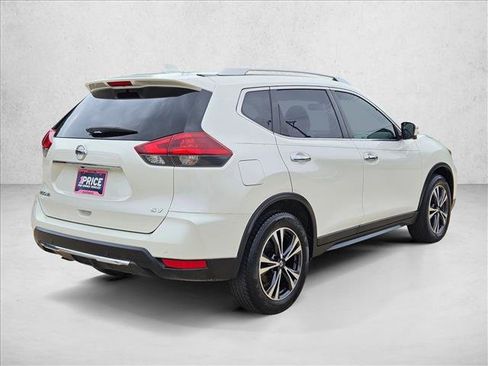 Used 2020 Nissan Rogue SV w/ Premium Package FWD image 5