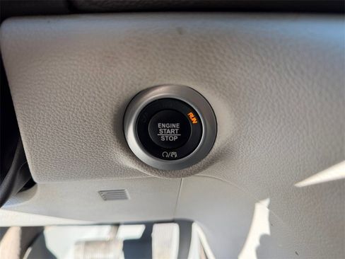 Used 2021 Chrysler Pacifica Touring-L image 23