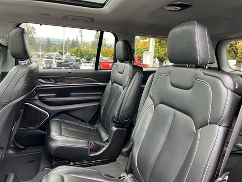 Used 2023 Jeep Grand Cherokee L Limited w/ Luxury Tech Group II image 7