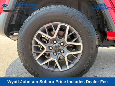 Used 2025 Jeep Wrangler Unlimited Sahara AWD/4WD image 9