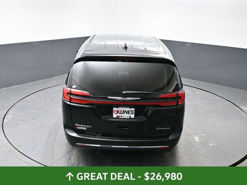 Used 2024 Chrysler Pacifica Select image 50