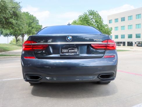 Used 2019 BMW 750i w/ Executive Package RWD image 6