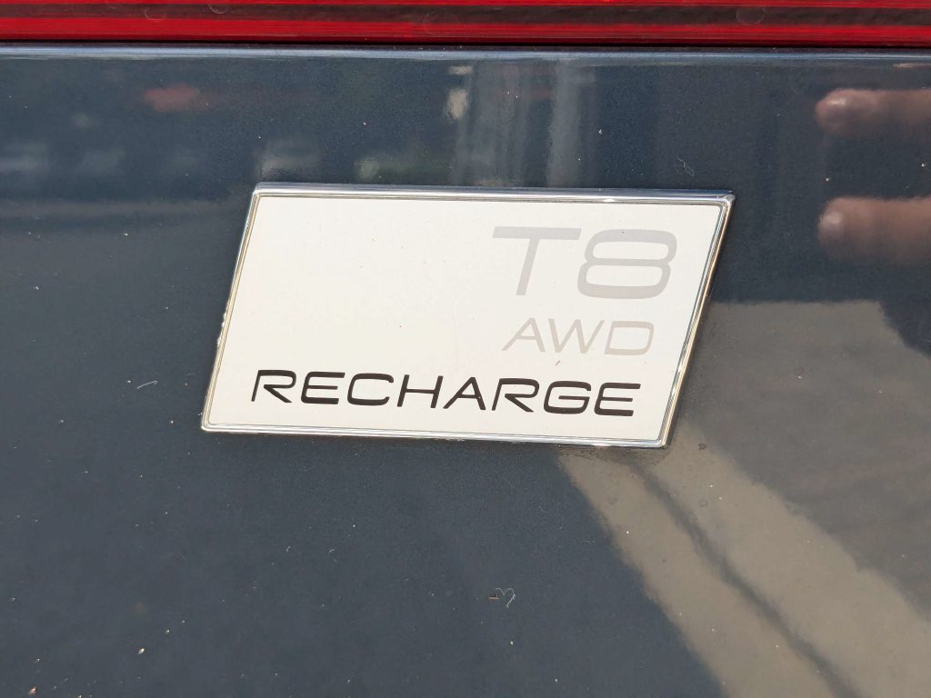 Used 2024 Volvo XC60 T8 Plus w/ Protection Package Premier AWD/4WD image 12