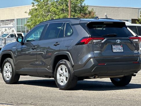 Used 2021 Toyota RAV4 LE AWD/4WD image 7