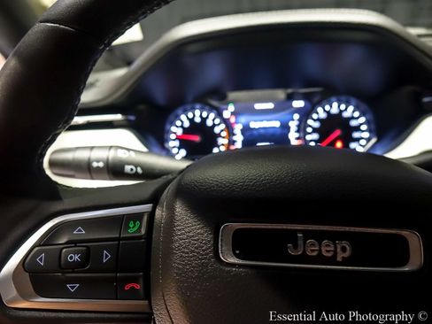 Used 2025 Jeep Compass Limited AWD/4WD image 16