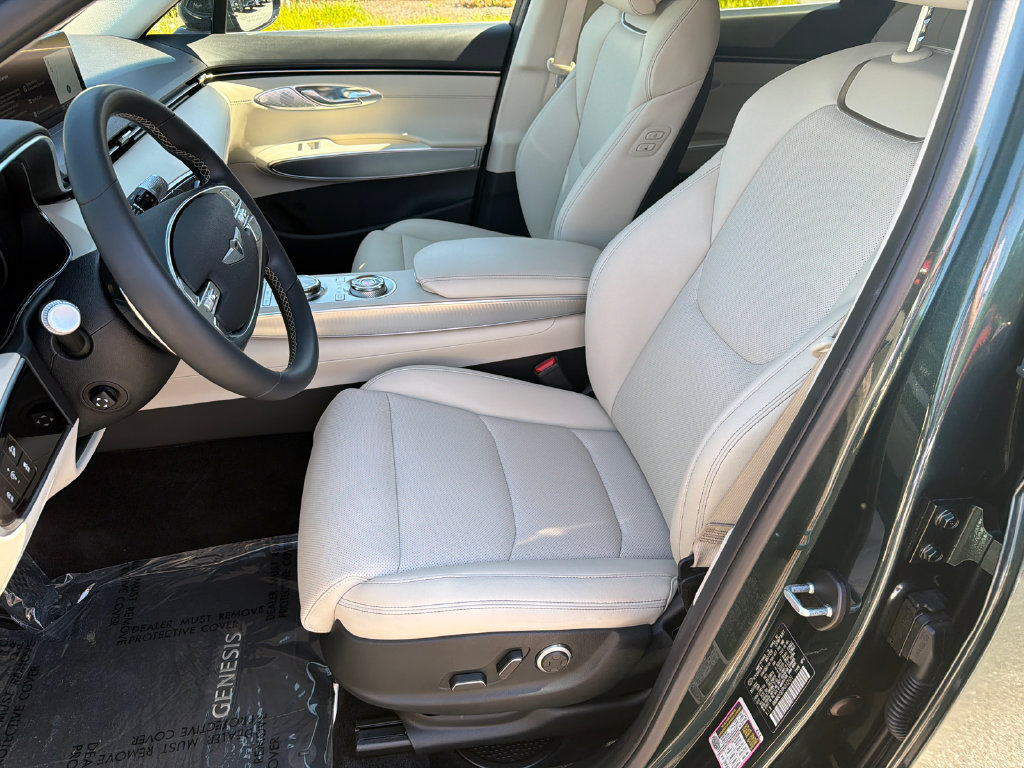 Used 2023 Genesis GV70 2.5T w/ Select Package AWD/4WD image 11