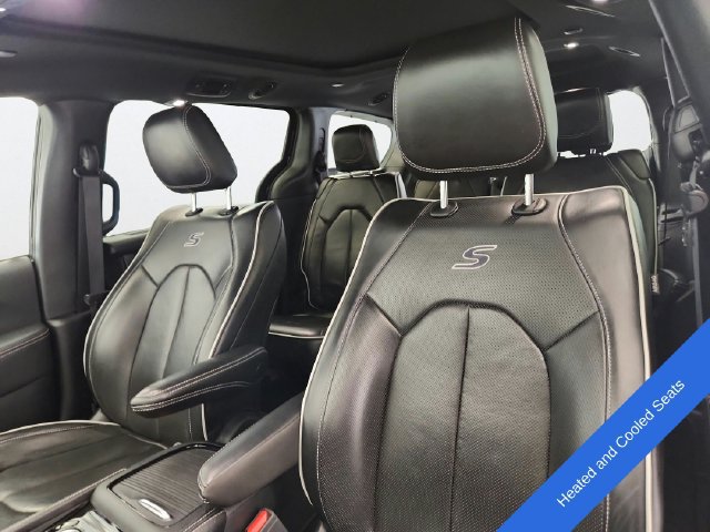Used 2025 Chrysler Pacifica Limited FWD image 10
