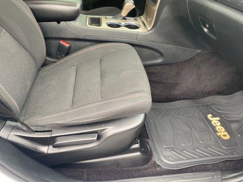 Used 2016 Jeep Grand Cherokee Laredo 75th Anniversary image 7