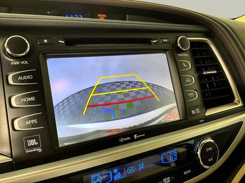 Used 2015 Toyota Highlander Limited Platinum AWD/4WD image 14