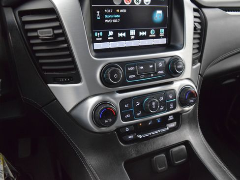 Used 2019 GMC Yukon XL SLE w/ SLE Value Package AWD/4WD image 17