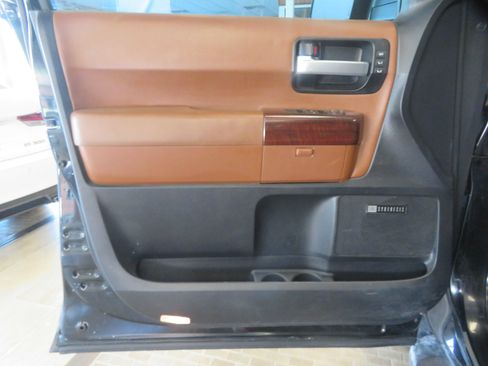 Used 2017 Toyota Sequoia Platinum RWD image 13