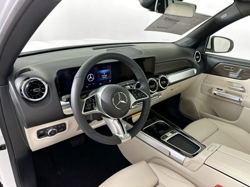 Used 2026 Mercedes-Benz GLB 250 4MATIC image 9