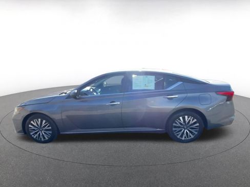 Used 2025 Nissan Altima 2.5 SV image 9