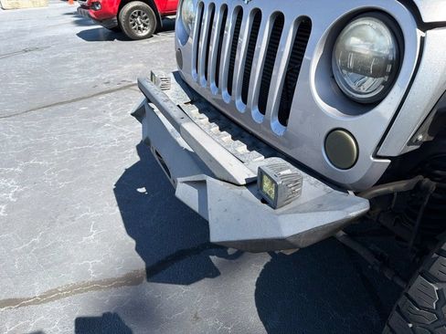 Used 2015 Jeep Wrangler Unlimited Sahara w/ Connectivity Group AWD/4WD image 3