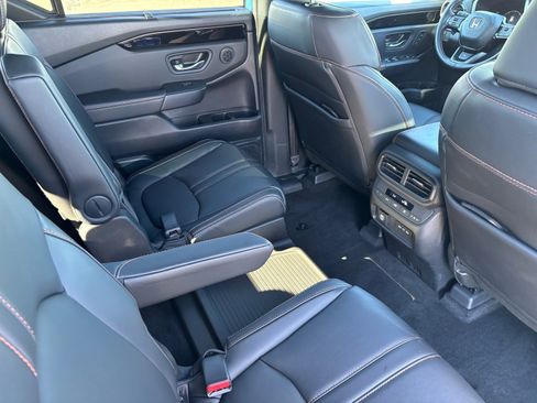 Used 2025 Honda Pilot TrailSport image 15